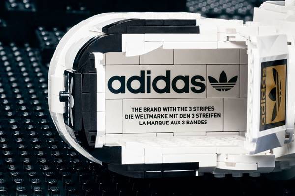 Nova collab da Adidas com a Lego