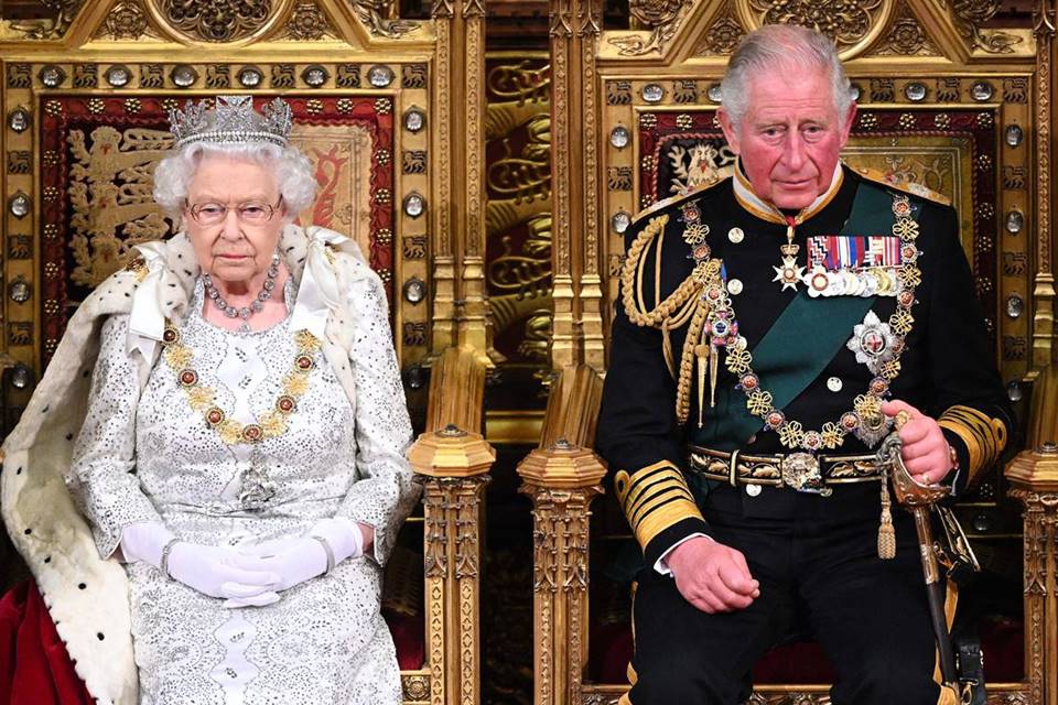 Rainha Elizabeth II e príncipe Charles