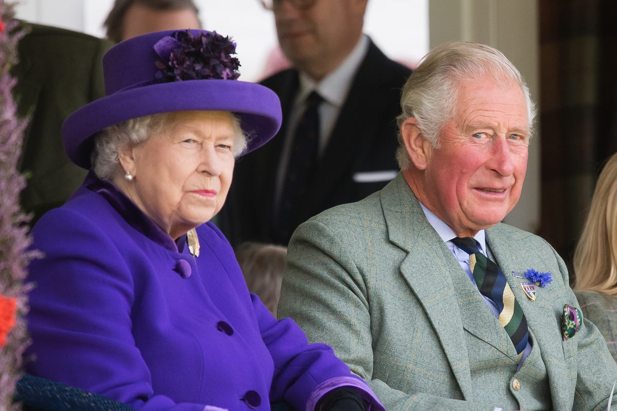 Rainha Elizabeth II e príncipe Charles