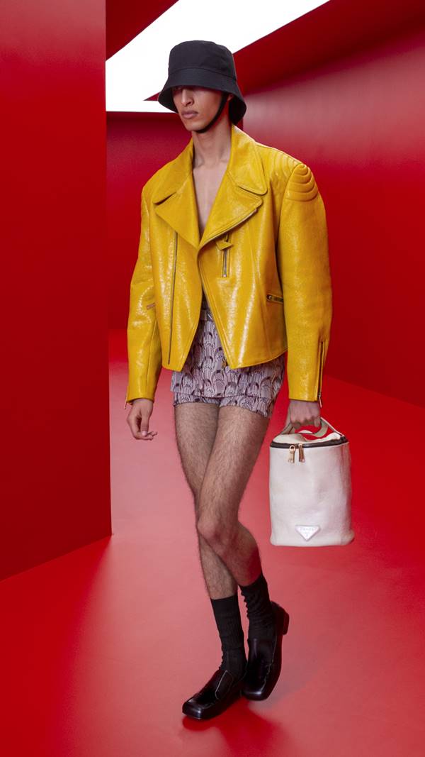 Look da coleção masculina de primavera/verão 2022 da Prada