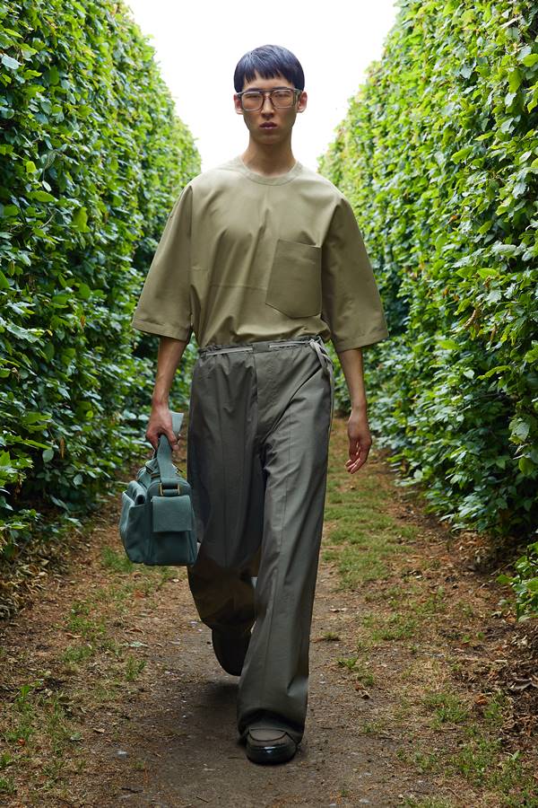 Look da coleção masculina de primavera/verão 2022 da Ermenegildo Zegna