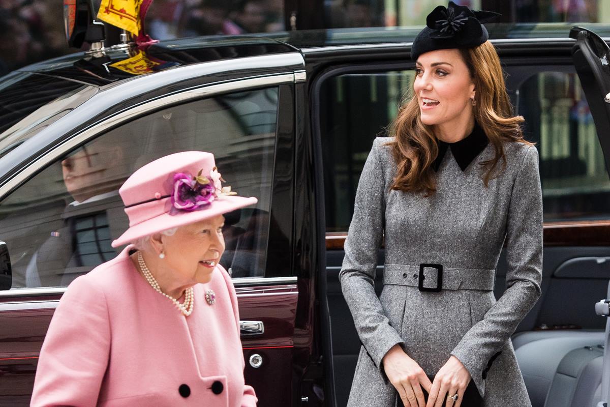 rainha Elizabeth e Kate Middleton