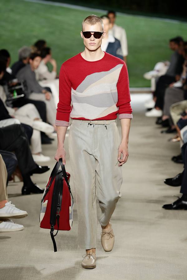 Look da coleção primavera/verão 2022 masculina da Giorgio Armani