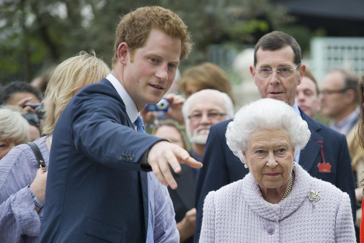 Príncipe Harry e rainha Elizabeth II