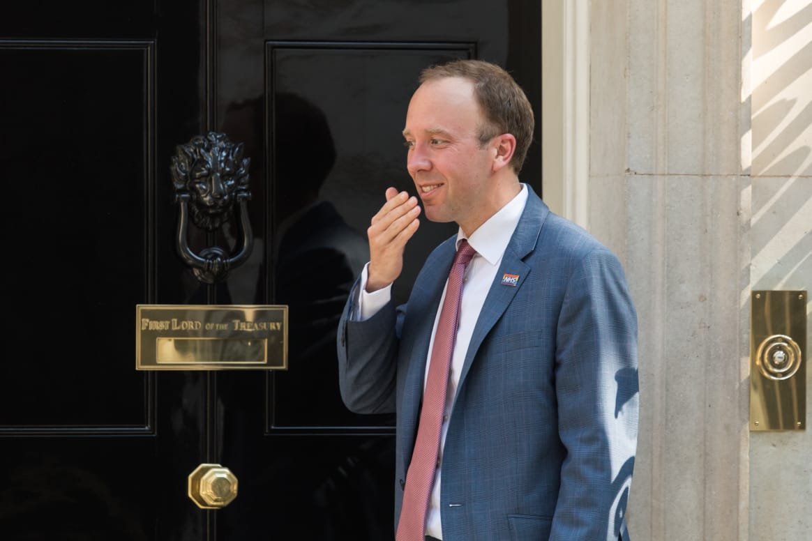 Matt Hancock, ministro da Saúde do Reino Unido, renunciou neste sábado (26/6)