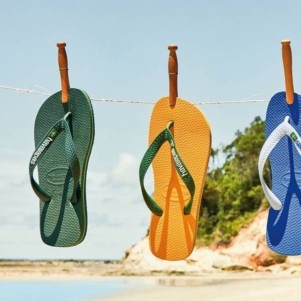 Chinelos da Havaianas em varal