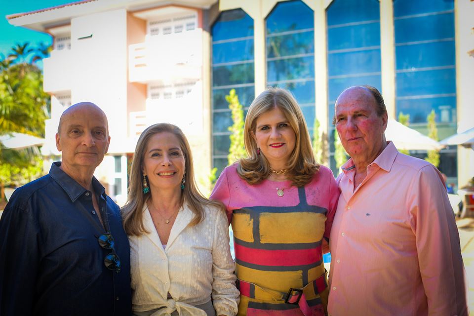 Eduardo Araujo Jorge tem o prazer de convidar para brunch de celebração do aniversário de sua Carla De Carli