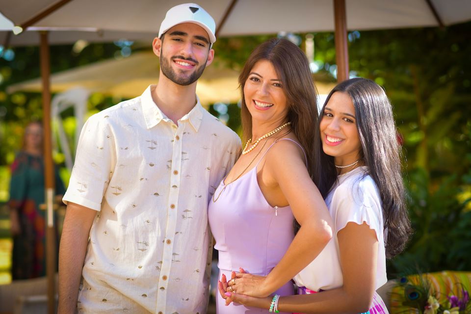 Eduardo Araujo Jorge tem o prazer de convidar para brunch de celebração do aniversário de sua Carla De Carli