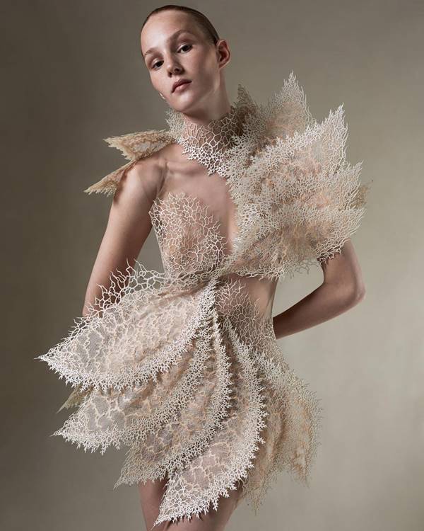 Look by Iris van Herpen de alta-costura para o outono/inverno 2021