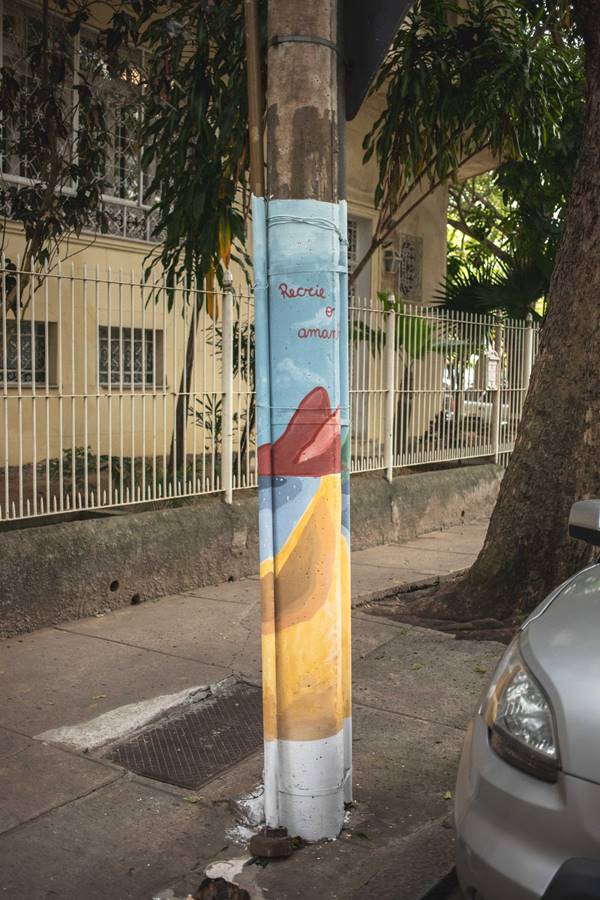 Poste pintado