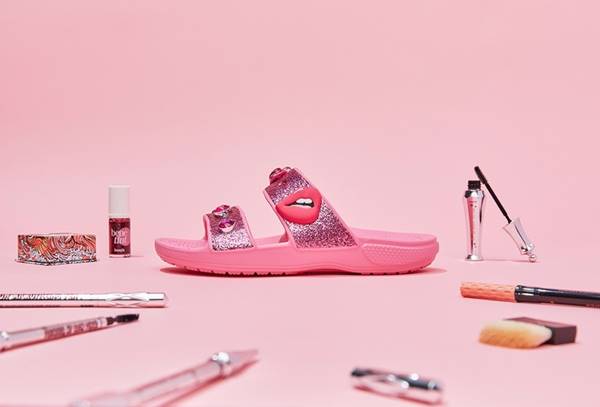 Collab Crocs x Benefit