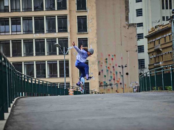 Rayssa Leal com skate em campanha da Nike