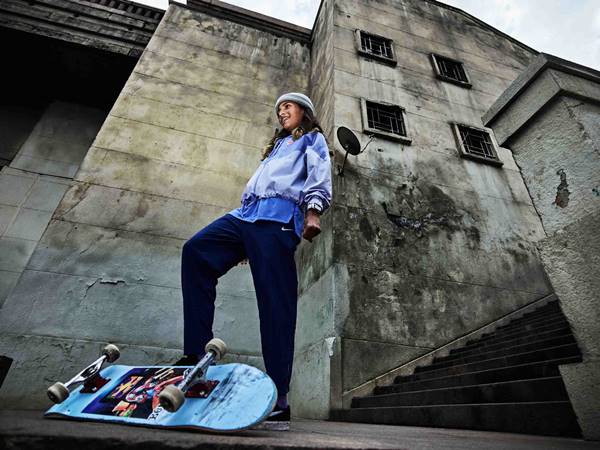 Rayssa Leal com skate em campanha da Nike