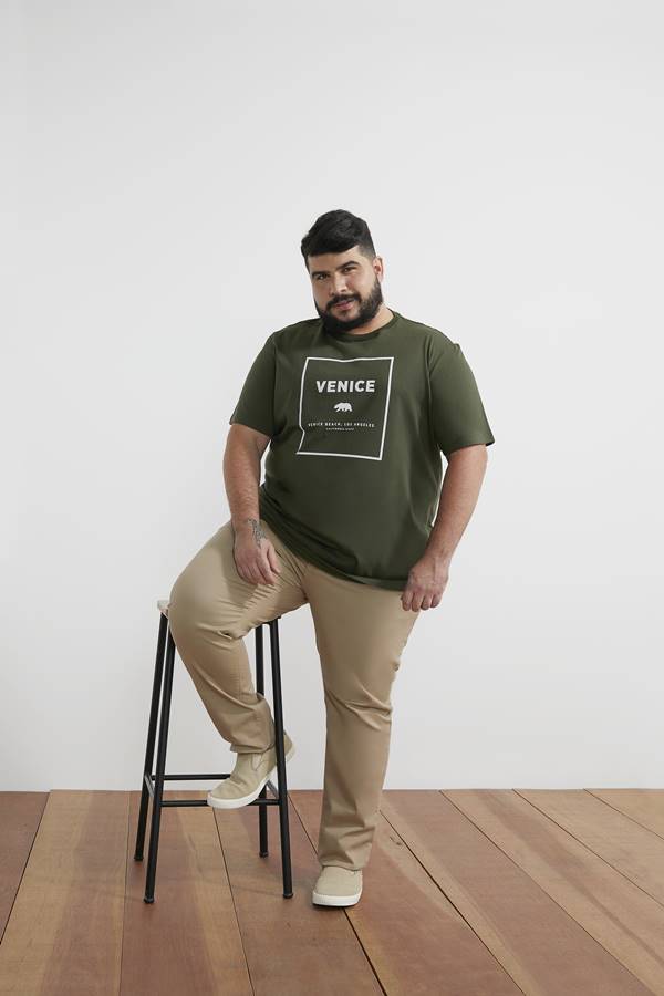 Modelo com peças plus size