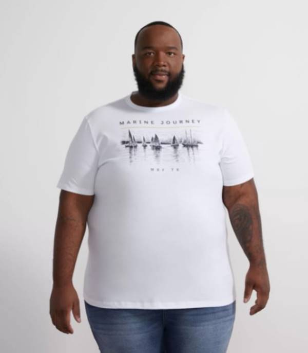 Modelo com peças plus size