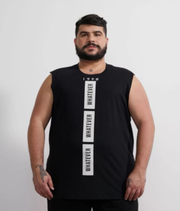 Modelo com peças plus size