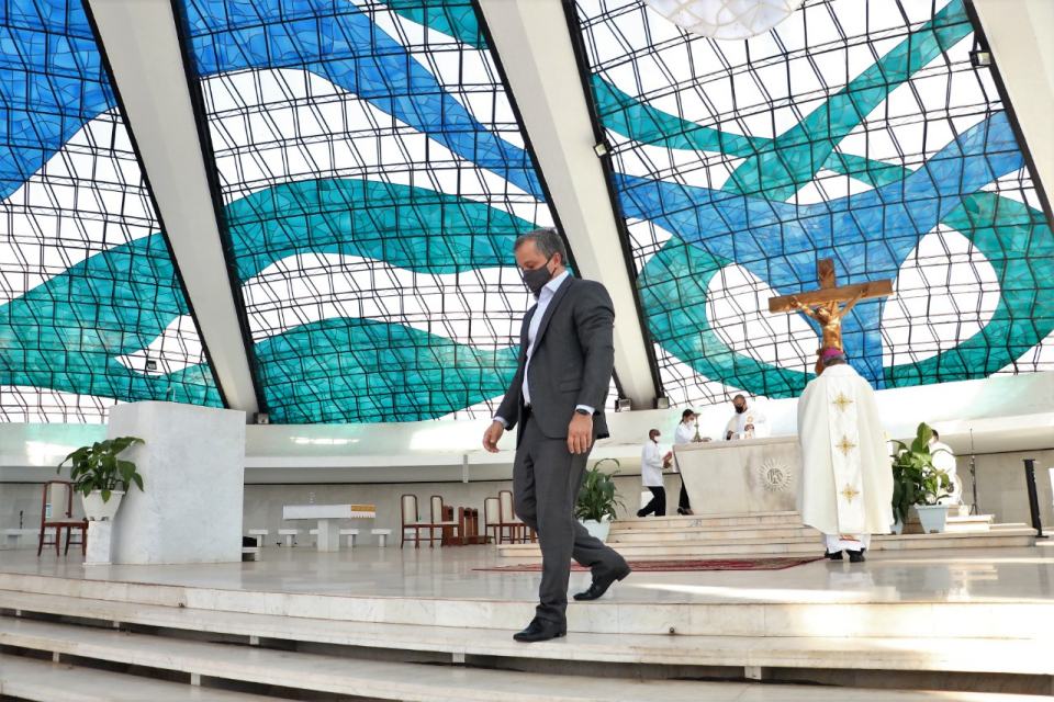 Secretário André Clemente comemora aniversário em missa na Catedral