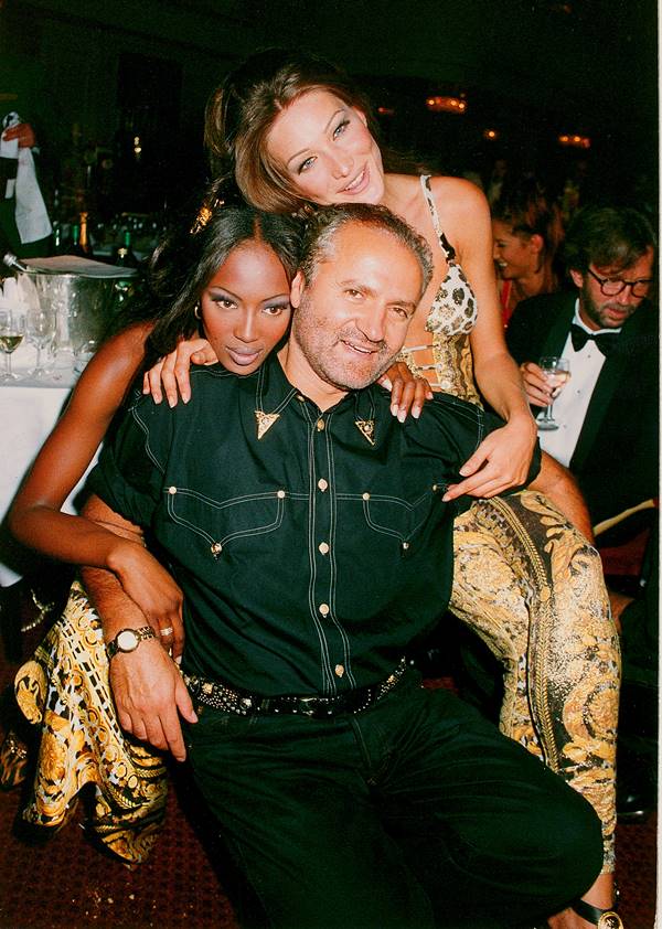 Naomi Campbell, Carla Bruni e Gianni Versace