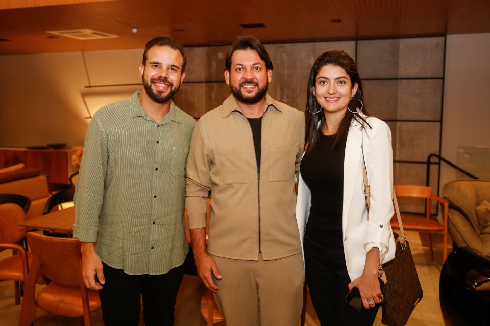 André Gurgel e Felipe Bezerra inauguram vitrine Mula Preta na Quadra Interiores