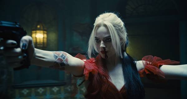 Arlequina (Margot Robbie) em cena de O Esquadrão Suicida (2021)