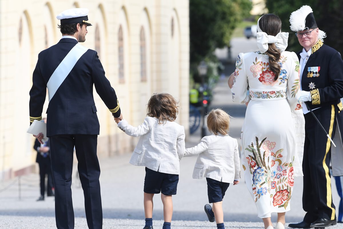 Príncipe Carl Philip com Alexander, Gabriel, princesa Sofia e Julian