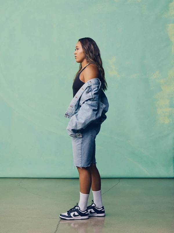 Naomi Osaka em campanha para sua collab de upcycling com a Levi's