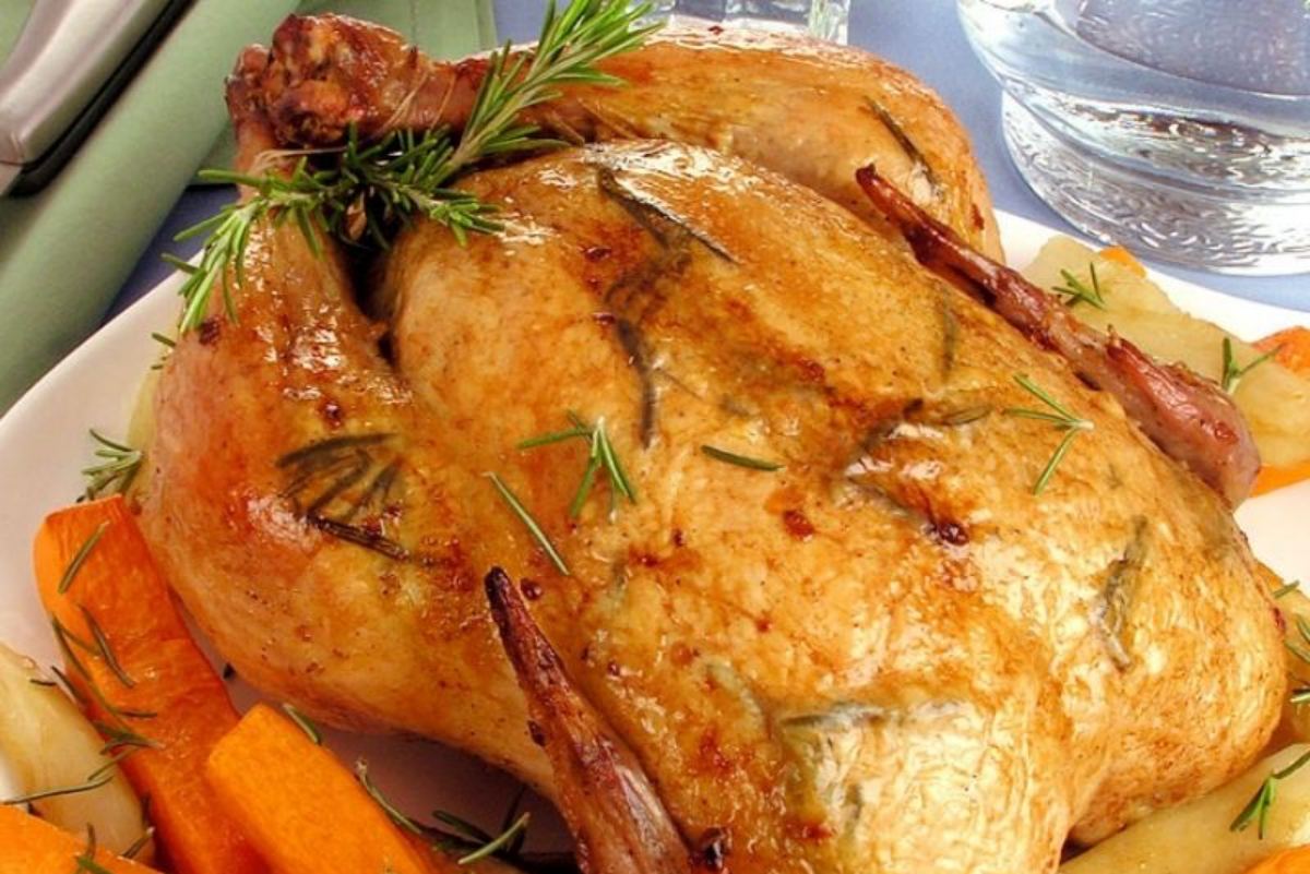 Personal é preso após roubar frango assado e banana no Iguatemi