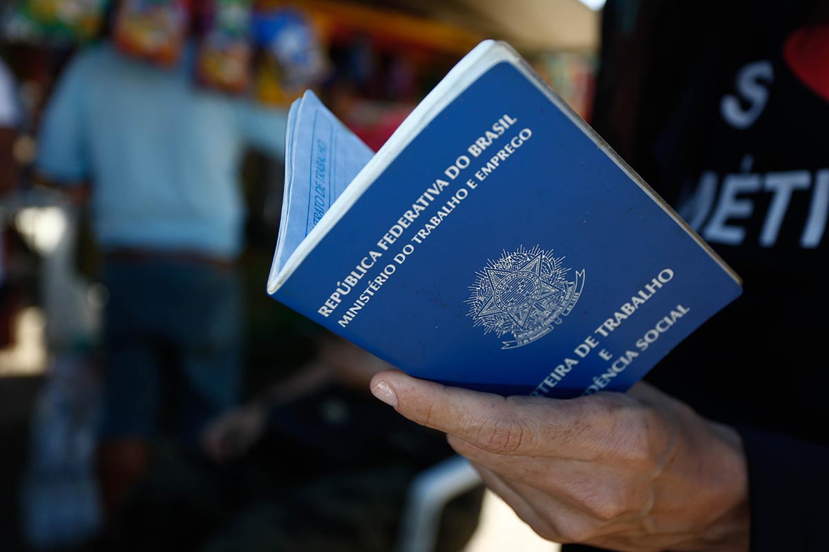 Agências do trabalhador abrem semana com 865 vagas de emprego disponíveis