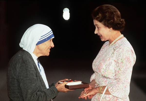 Madre Tereza de Calcutá e a rainha Elizabeth II