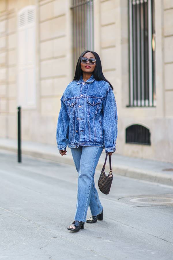 Jaqueta jeans no street style