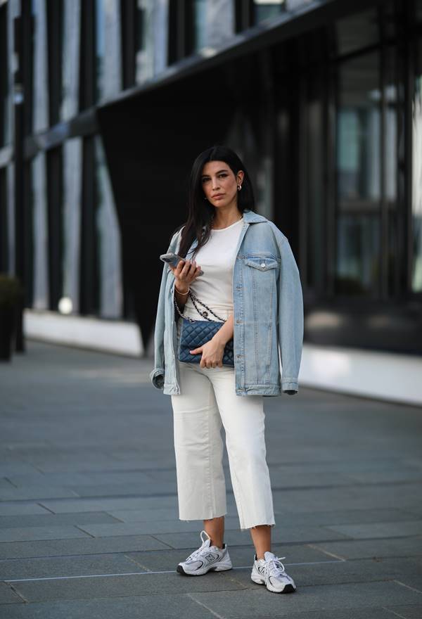 Jaqueta jeans no street style