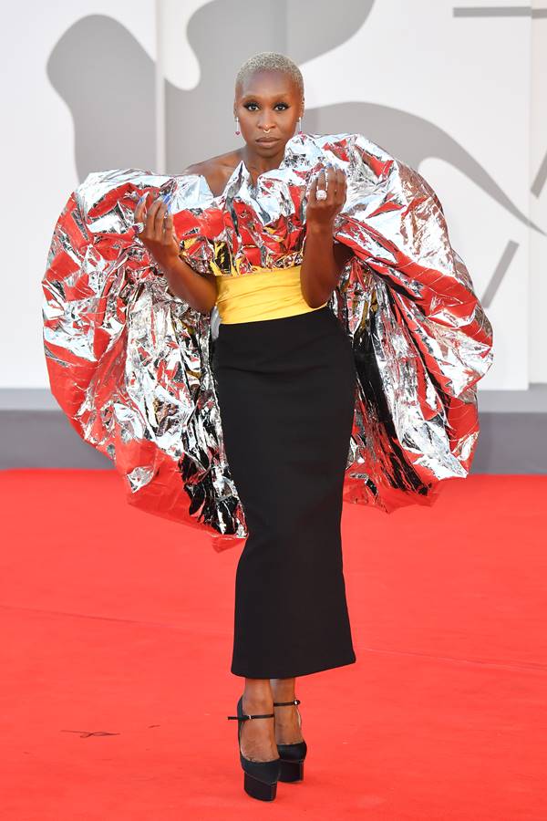 Cynthia Erivo, de Schiaparelli alta-costura, no Festival de Veneza 2021