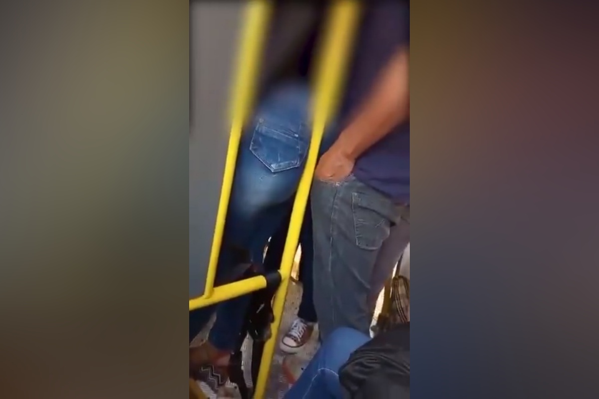 Vídeo: homem é flagrado se masturbando em ônibus de Campo Grande |  Metrópoles