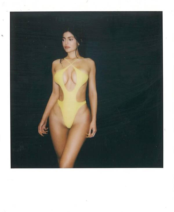 Kylie Jenner em foto da Kylie Swim