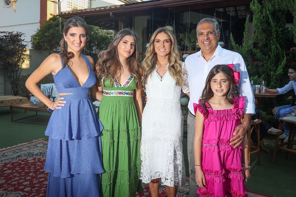 Maria Eduarda, Maria Júlia, Lorena, Marcelo e Maria Fernanda Maia