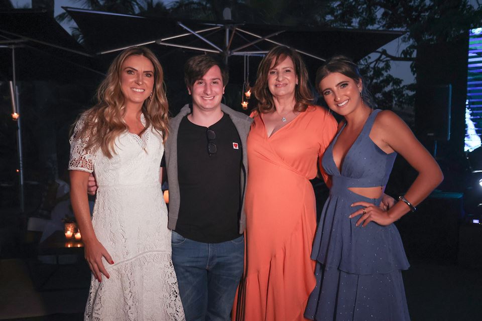 Lorena Maia, Rafael Rodopoulos, Marina Rodopoulos e Maria Eduarda Maia