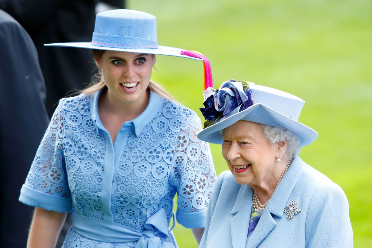 Princesa Beatrice e rainha Elizabeth