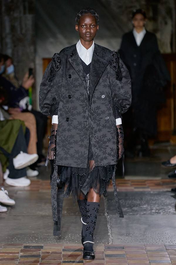 Look by Simone Rocha, de primavera/verão 2022, na Semana de Moda de Londres