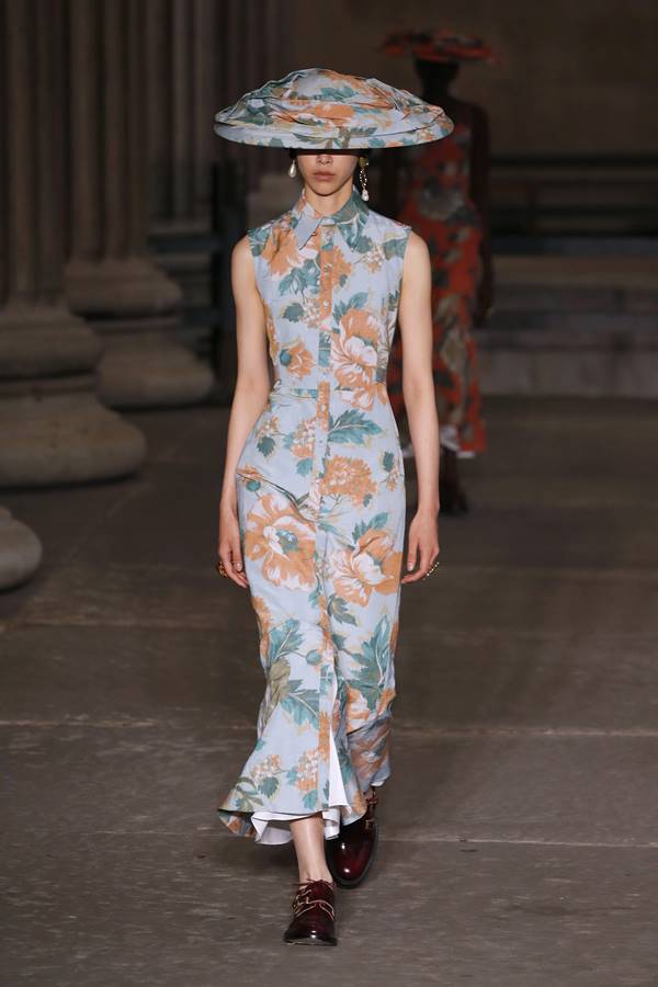 Look da Erdem no London Fashion Week de primavera/verão 2022