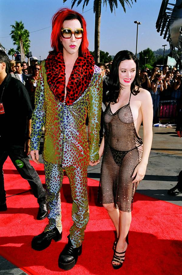 Marilyn Manson e Rose McGowan no VMA 1998