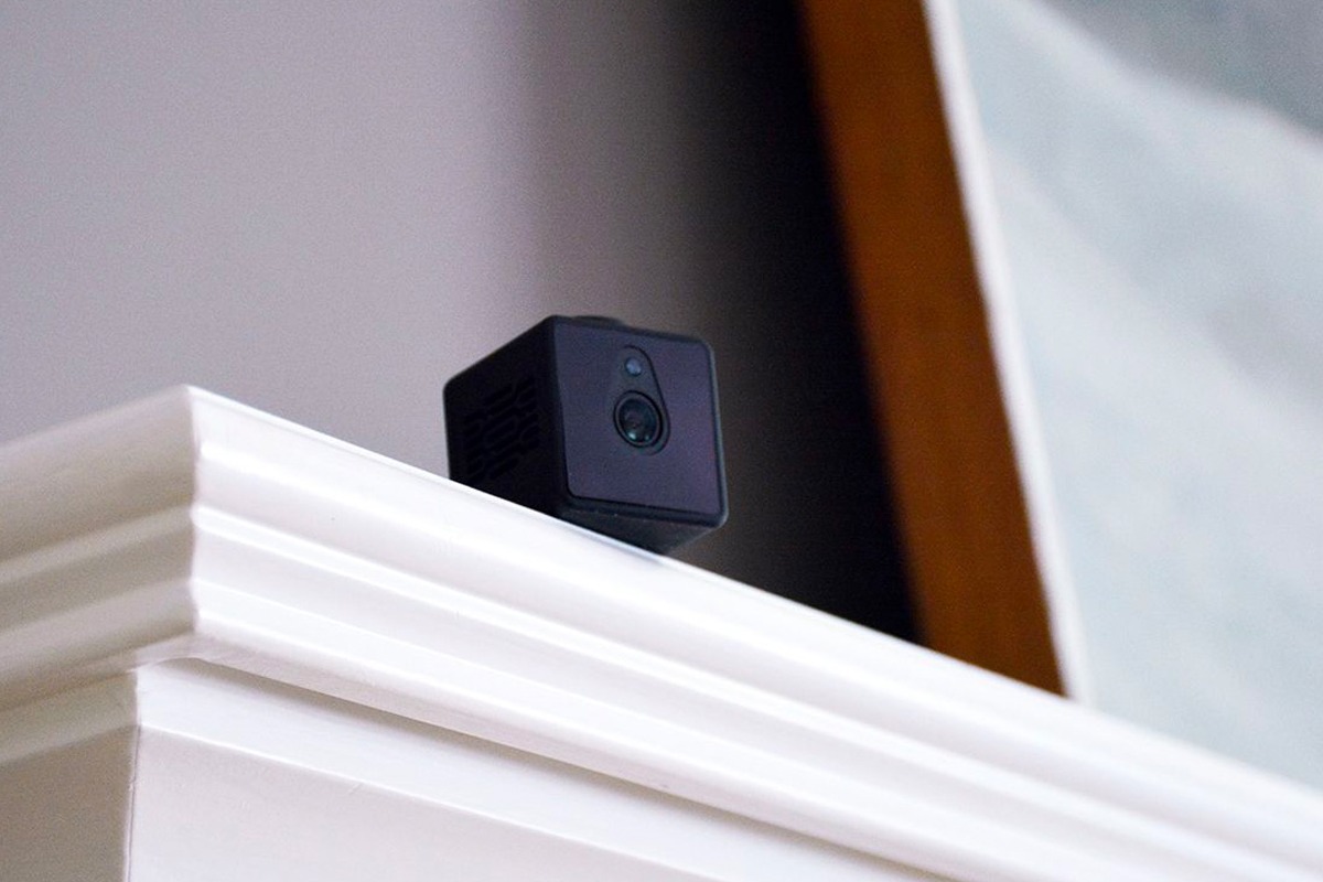 Câmeras escondidas no Airbnb