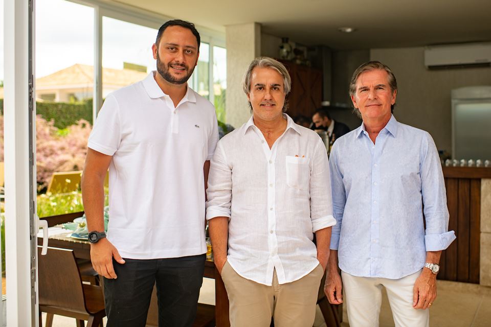 Maria Eduarda Portella Amorim e Juliano Amorim convidam para o batizado do filho Joaquim