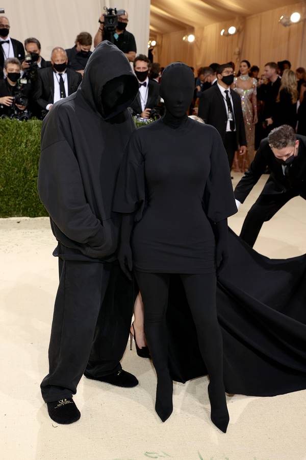 Demna Gvasalia e Kim Kardashian no Met Gala 2021