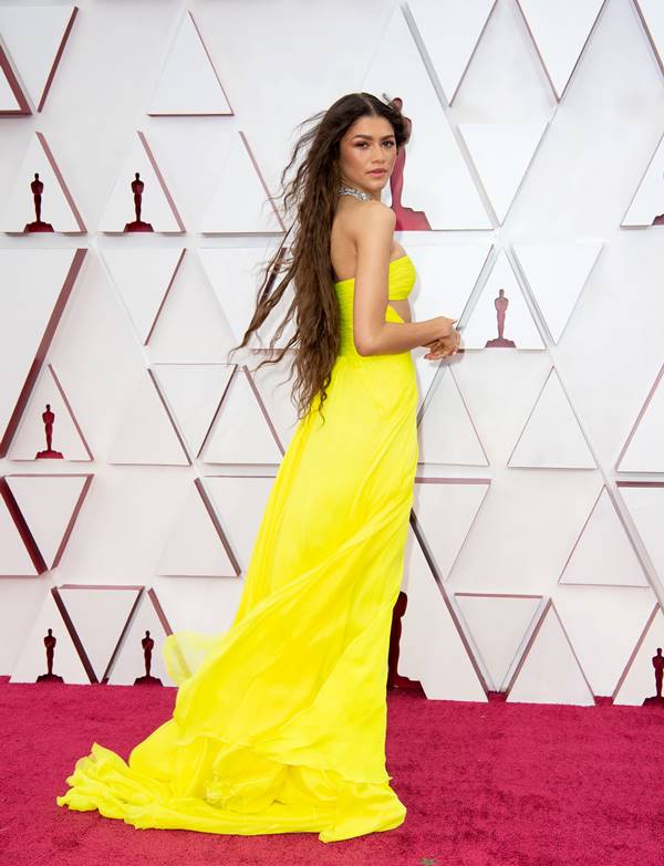 Zendaya recebe prêmio CFDA