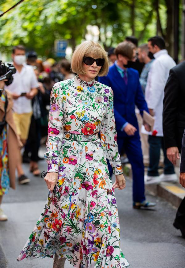 Anna Winour usando vestido floral