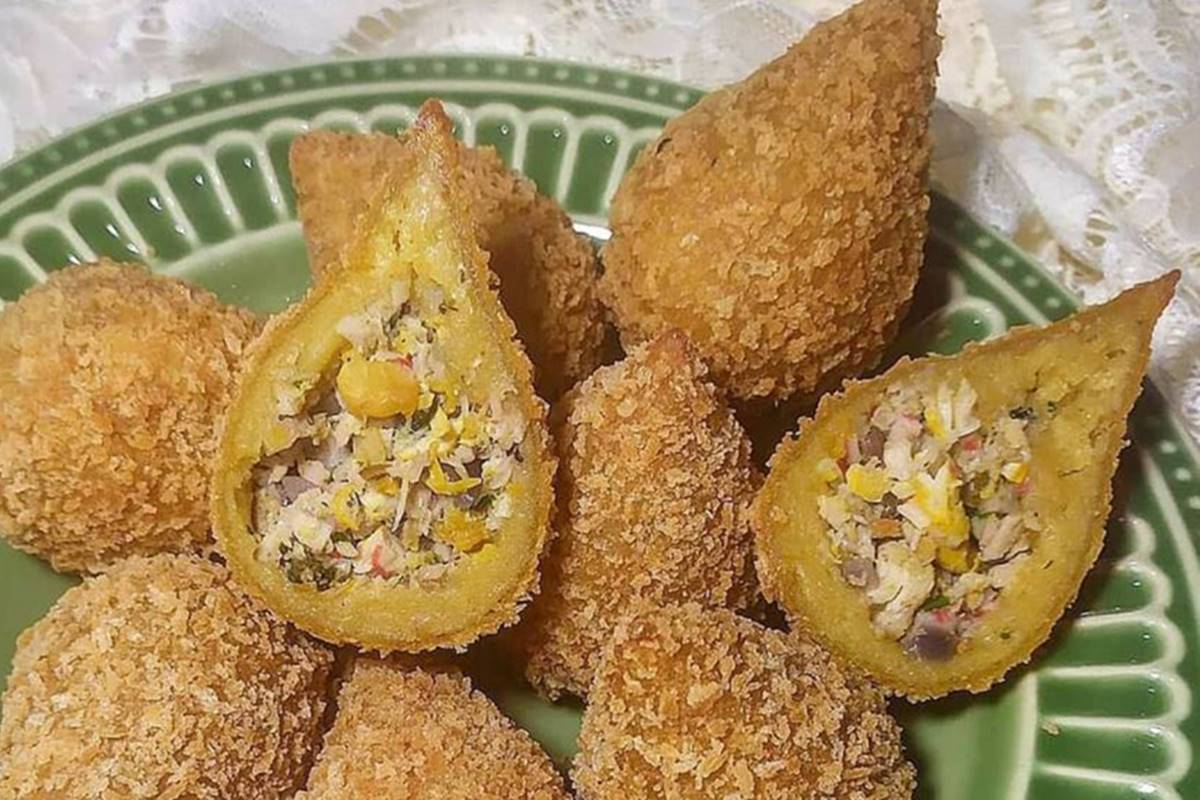 prato com coxinhas