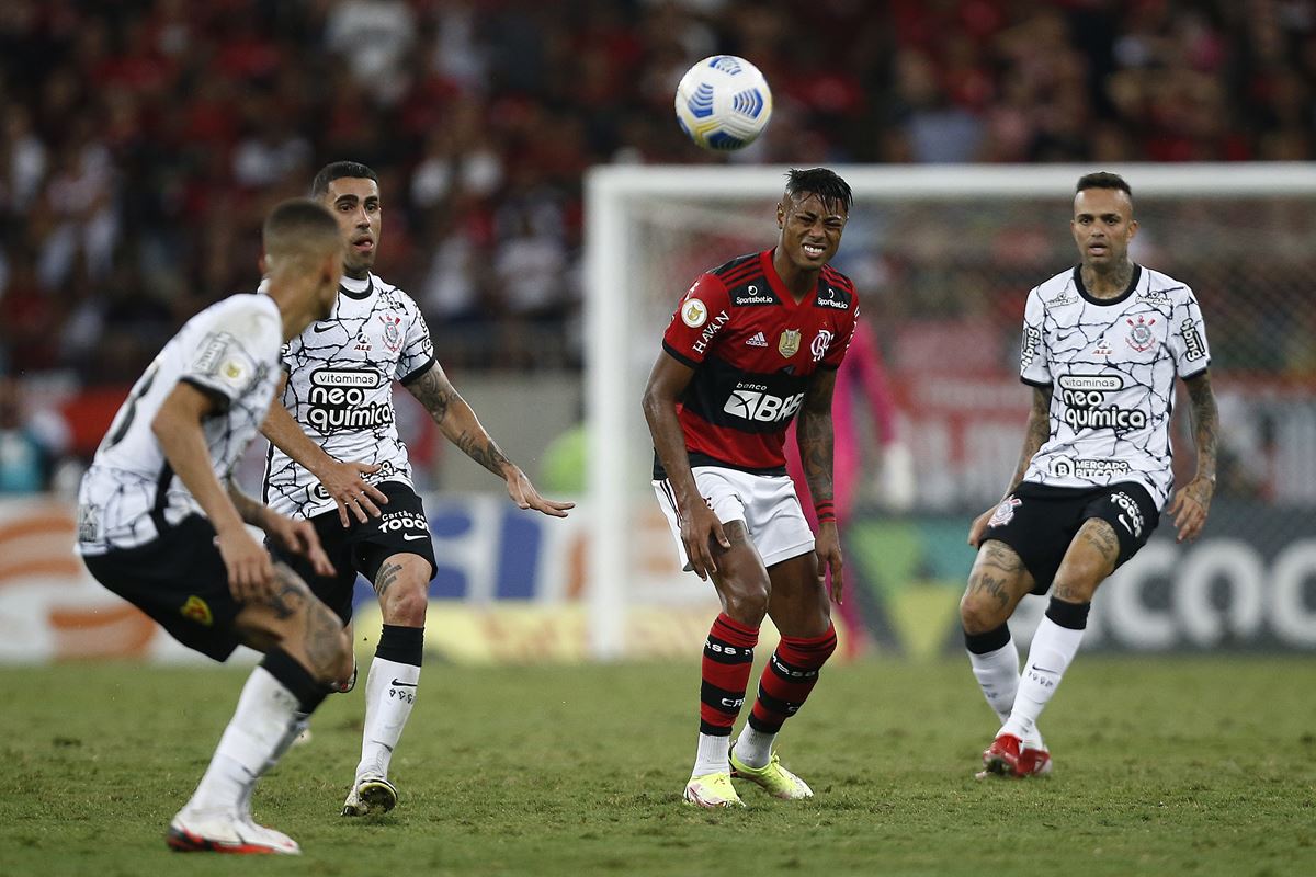 Bruno Henrique vai passar por nova cirurgia três meses após primeiro  procedimento no joelho; Flamengo atualiza cenário do atleta - ESPN