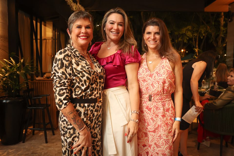 Três mulheres juntas 