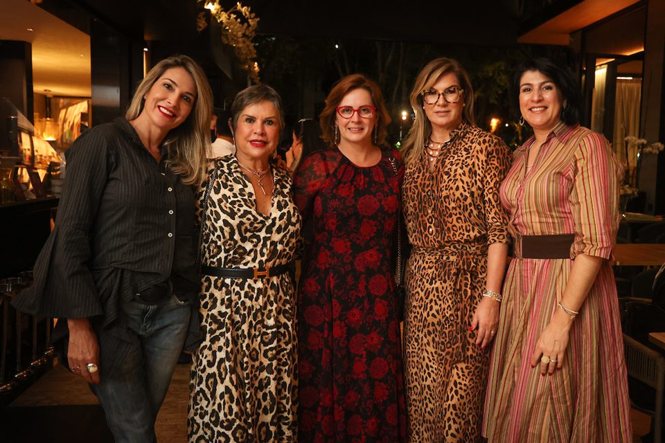 Cinco mulheres juntas 