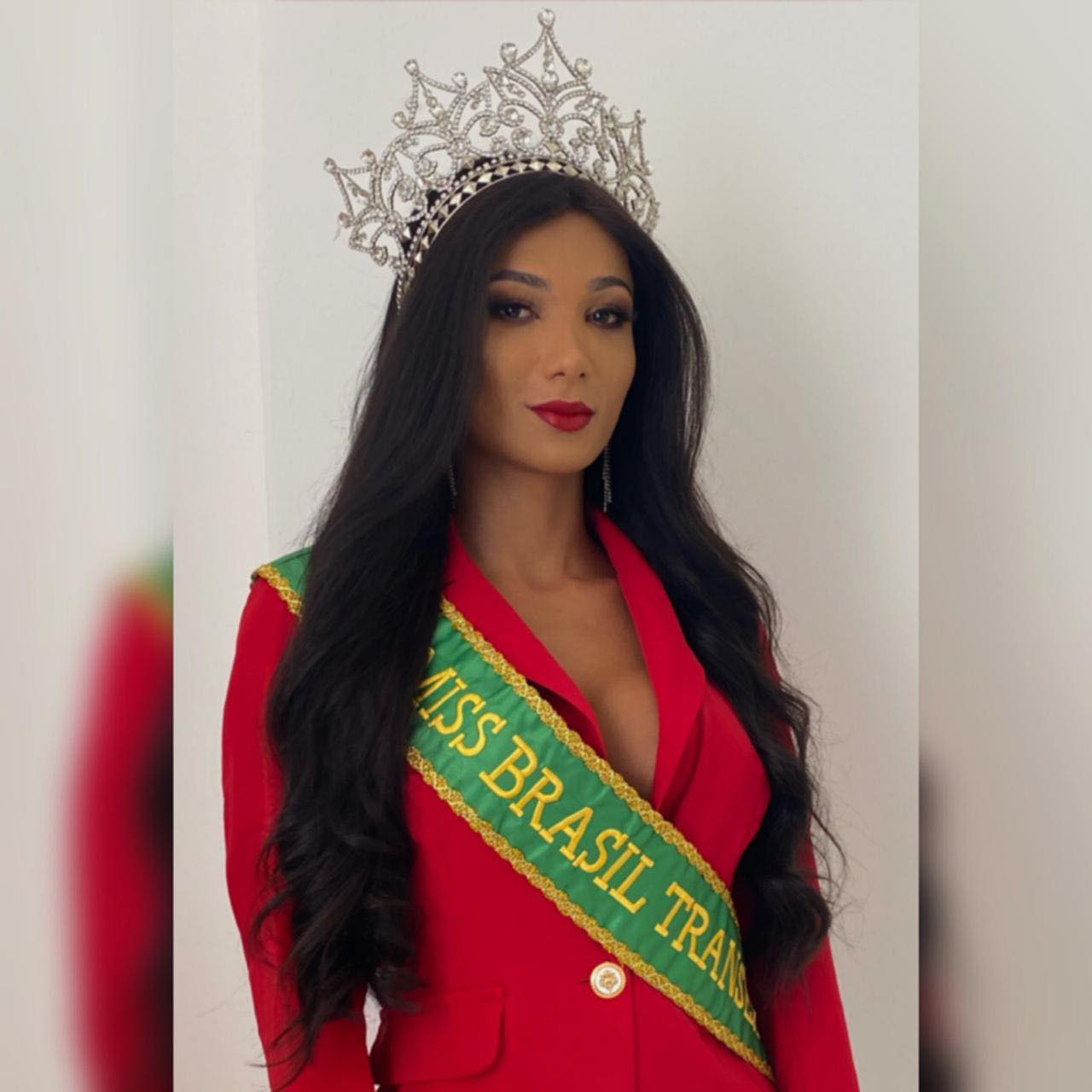 Miss transex é presa por dopar e roubar clientes durante programa |  Metrópoles